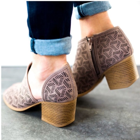 🌸HP🌸Open Toe Side Cut-Out Booties - Picture 7 of 8